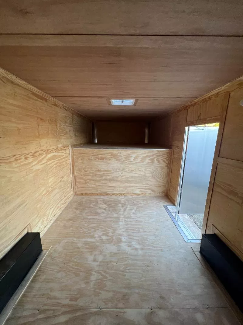 White Gooseneck Trailer - Image 2