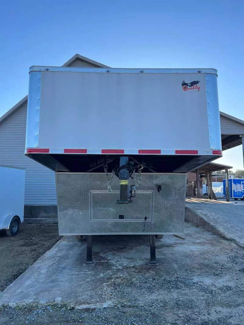 White Gooseneck Trailer - Image 5